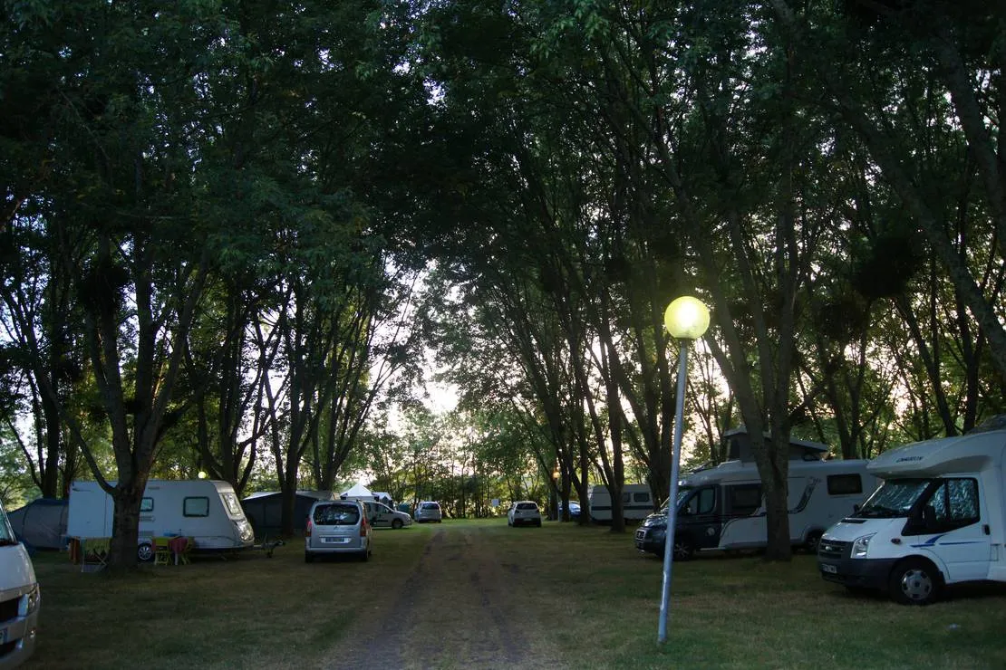 camping-au-fil-de-leau-saintes-nqxee