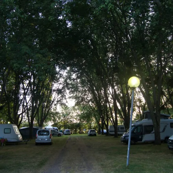 camping-au-fil-de-leau-saintes-nqxee