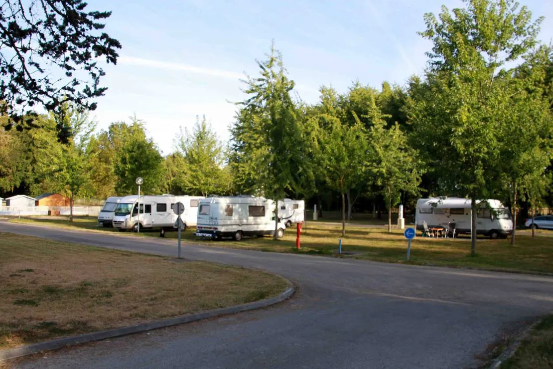 camping-au-fil-de-leau-saintes-p3k1k
