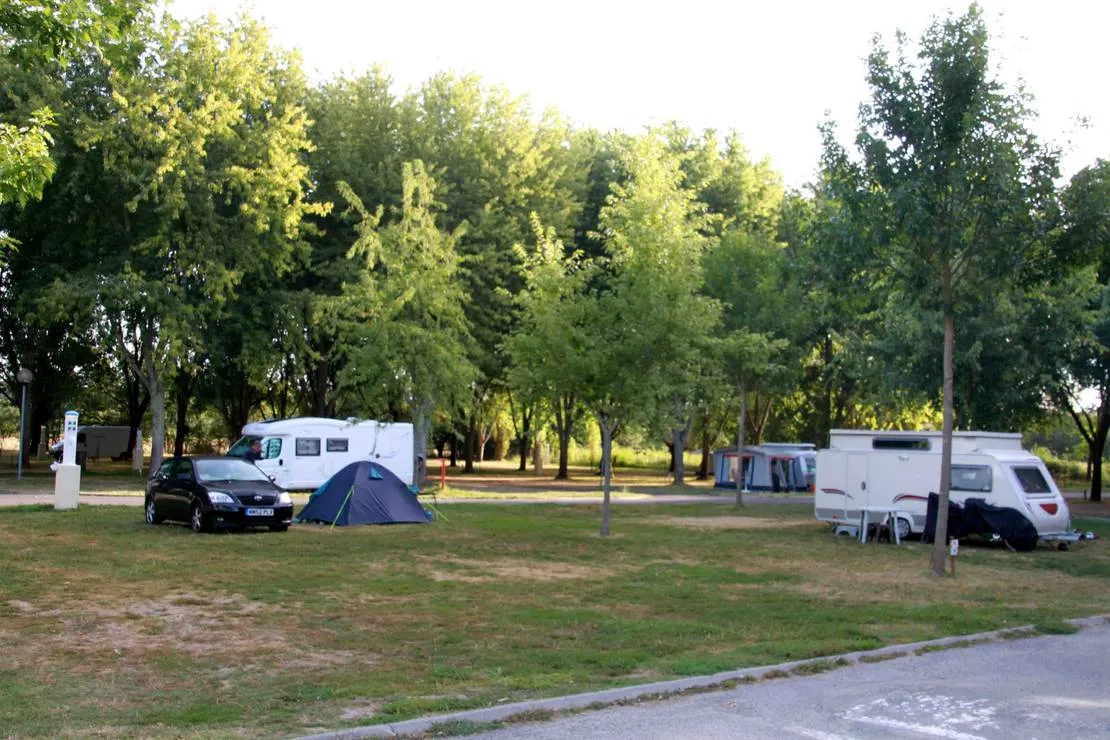 camping-au-fil-de-leau-saintes-yd6uk