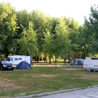 camping-au-fil-de-leau-saintes-yd6uk