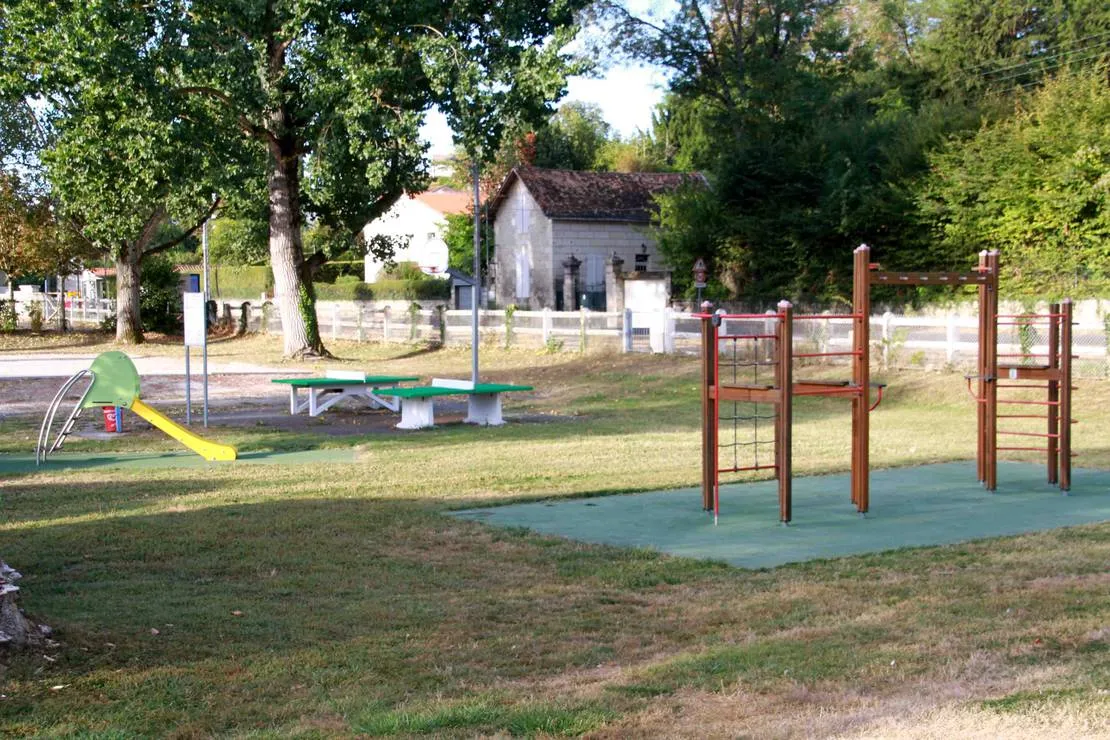 camping-au-fil-de-leau-saintes-z1lei