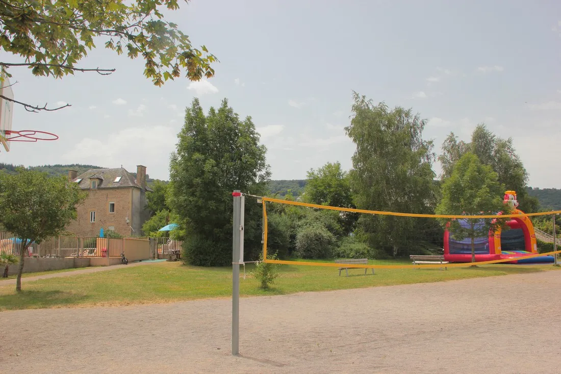 yelloh-village-la-grange-de-monteillac-seacuteveacuterac-leacuteglise-aveyron-djzya