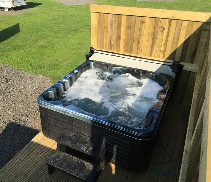 lady-heyes-touring-caravan-park-frodsham-m42ir