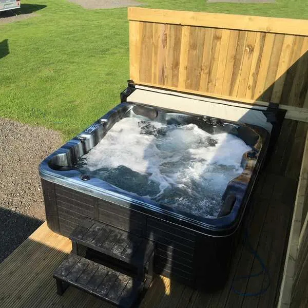 lady-heyes-touring-caravan-park-frodsham-m42ir