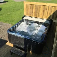 lady-heyes-touring-caravan-park-frodsham-m42ir