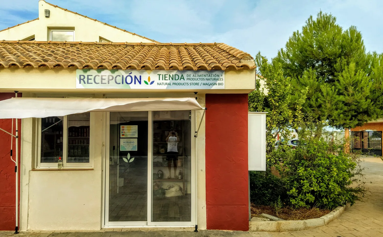 00 Entrada recepcion tienda