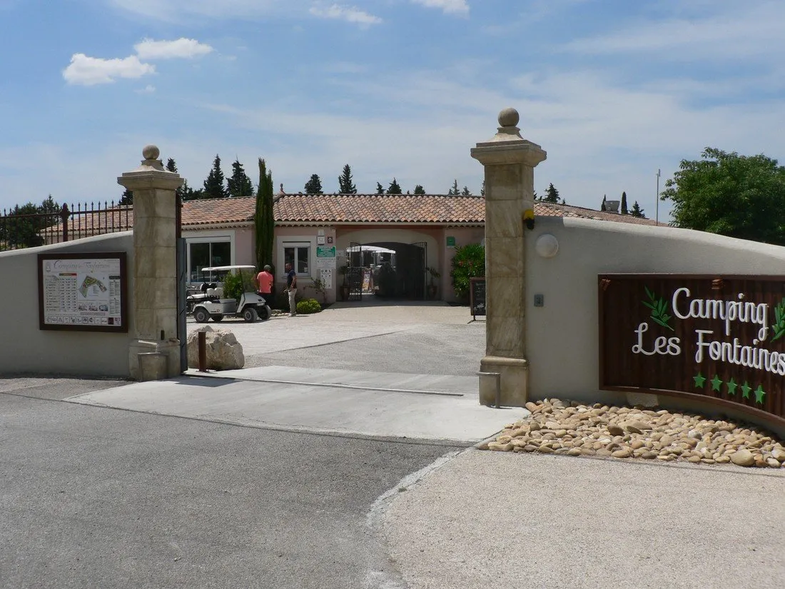les-fontaines-pernes-les-fontaines-vaucluse-dyqoh