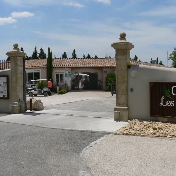 les-fontaines-pernes-les-fontaines-vaucluse-dyqoh
