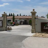 les-fontaines-pernes-les-fontaines-vaucluse-dyqoh
