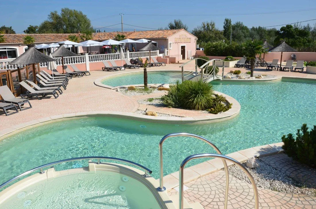 les-fontaines-pernes-les-fontaines-vaucluse-grxsr