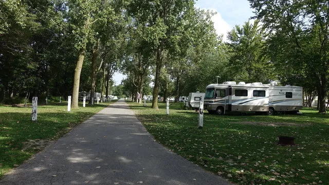covered-wagon-camp-resort-ottawa-lake-cishw