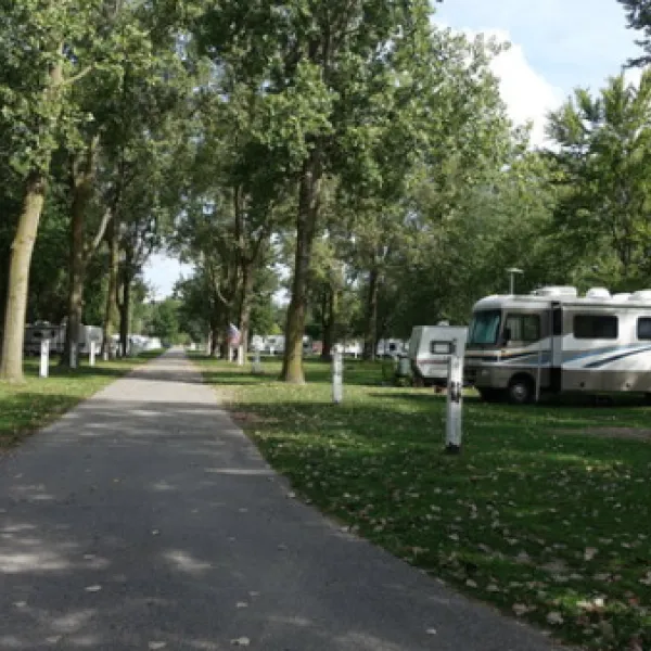 covered-wagon-camp-resort-ottawa-lake-cishw