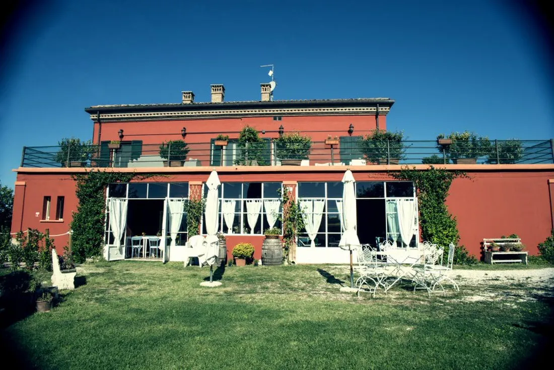 tenuta-santini-coriano-69vmw