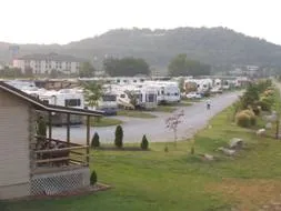 cave-country-rv-campground-cave-city-yd8nd