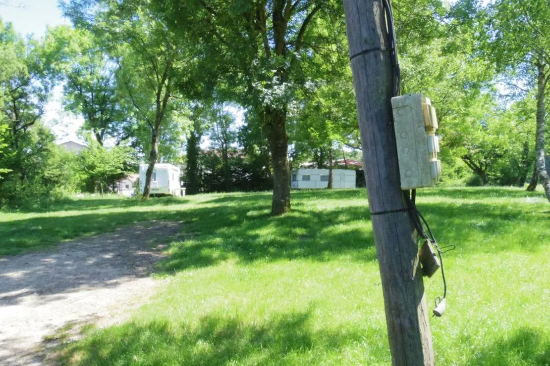 camping-aire-naturelle-de-chatard-louis-viriat-9o2gi