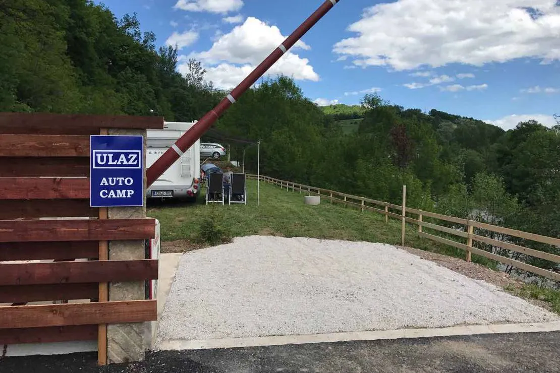 autocamp-visoko-visoko-xcqd9