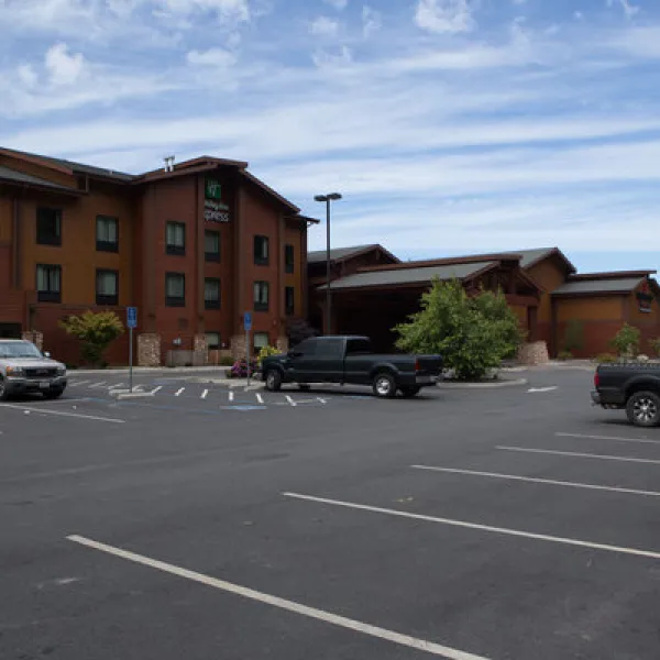 redwood-hotel-casino-klamath-d7dto