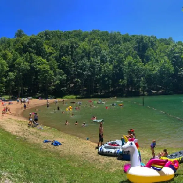 mountain-lake-campground-cabins-summersville-rlo6o