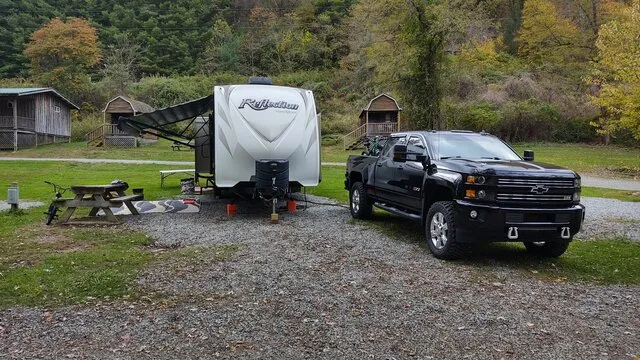 new-river-canoe-and-campground-independence-fzh4s