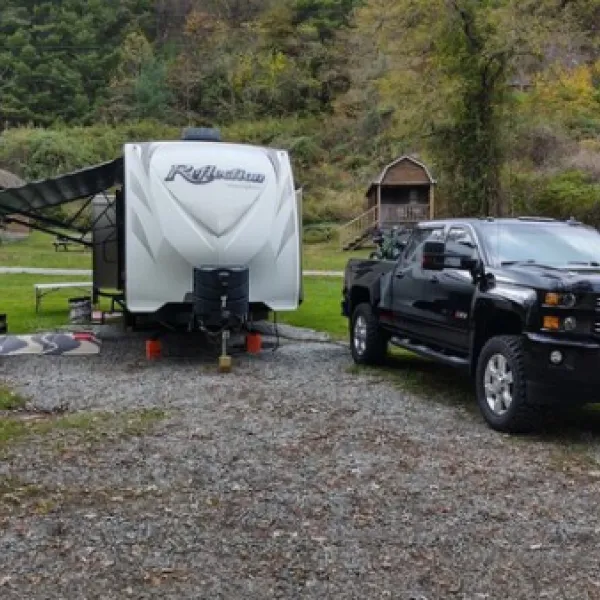 new-river-canoe-and-campground-independence-fzh4s