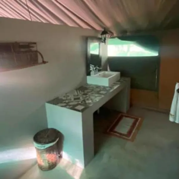 luxury-tents-at-kigeni-on-route-to-ellisras-rhenosterfontein-c5wsj