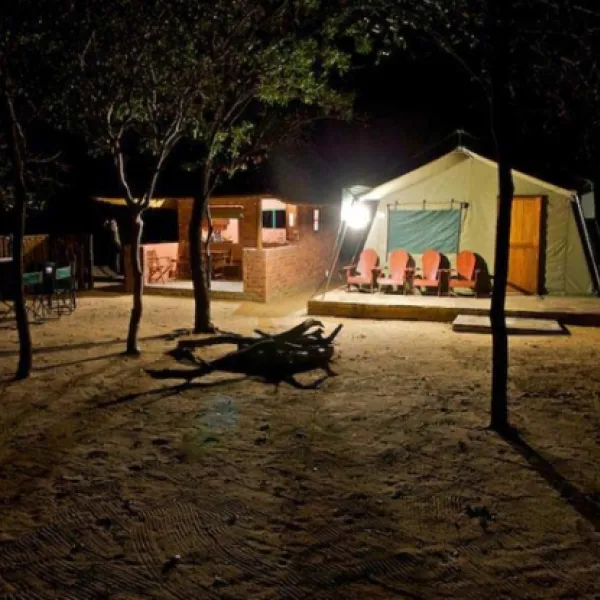 luxury-tents-at-kigeni-on-route-to-ellisras-rhenosterfontein-gp2vr