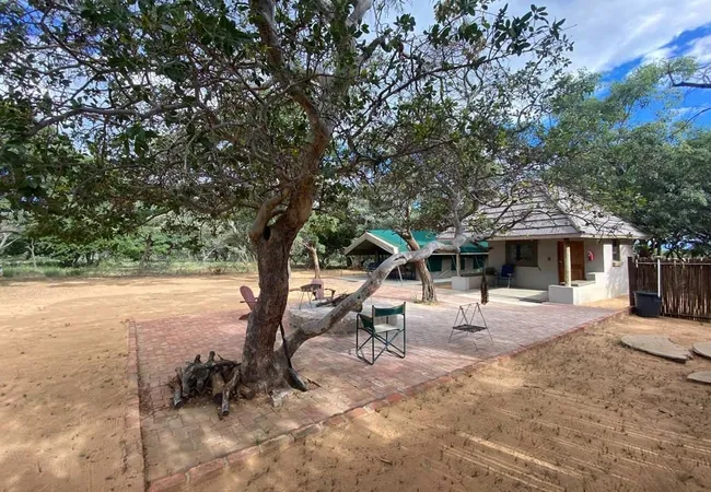 luxury-tents-at-kigeni-on-route-to-ellisras-rhenosterfontein-qyqd0