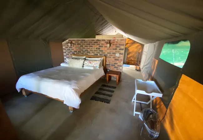 luxury-tents-at-kigeni-on-route-to-ellisras-rhenosterfontein-zpp42