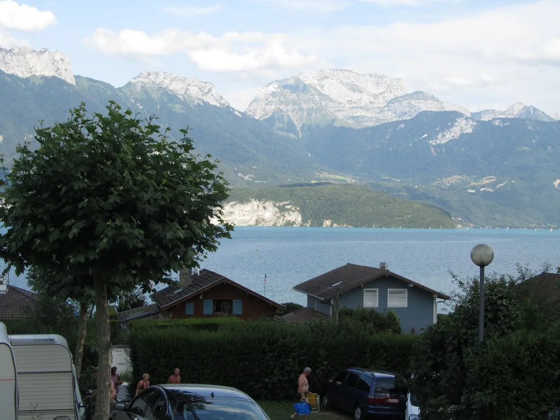 au-coeur-du-lac-sevrier-haute-savoie-ktbcd