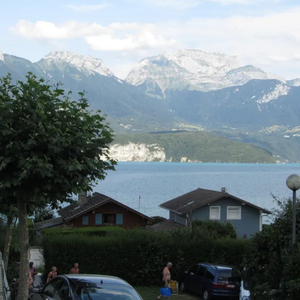 au-coeur-du-lac-sevrier-haute-savoie-ktbcd