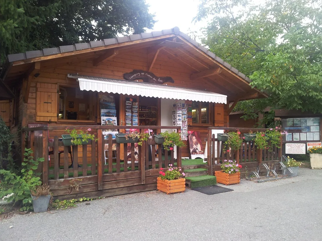 au-coeur-du-lac-sevrier-haute-savoie-oahgo