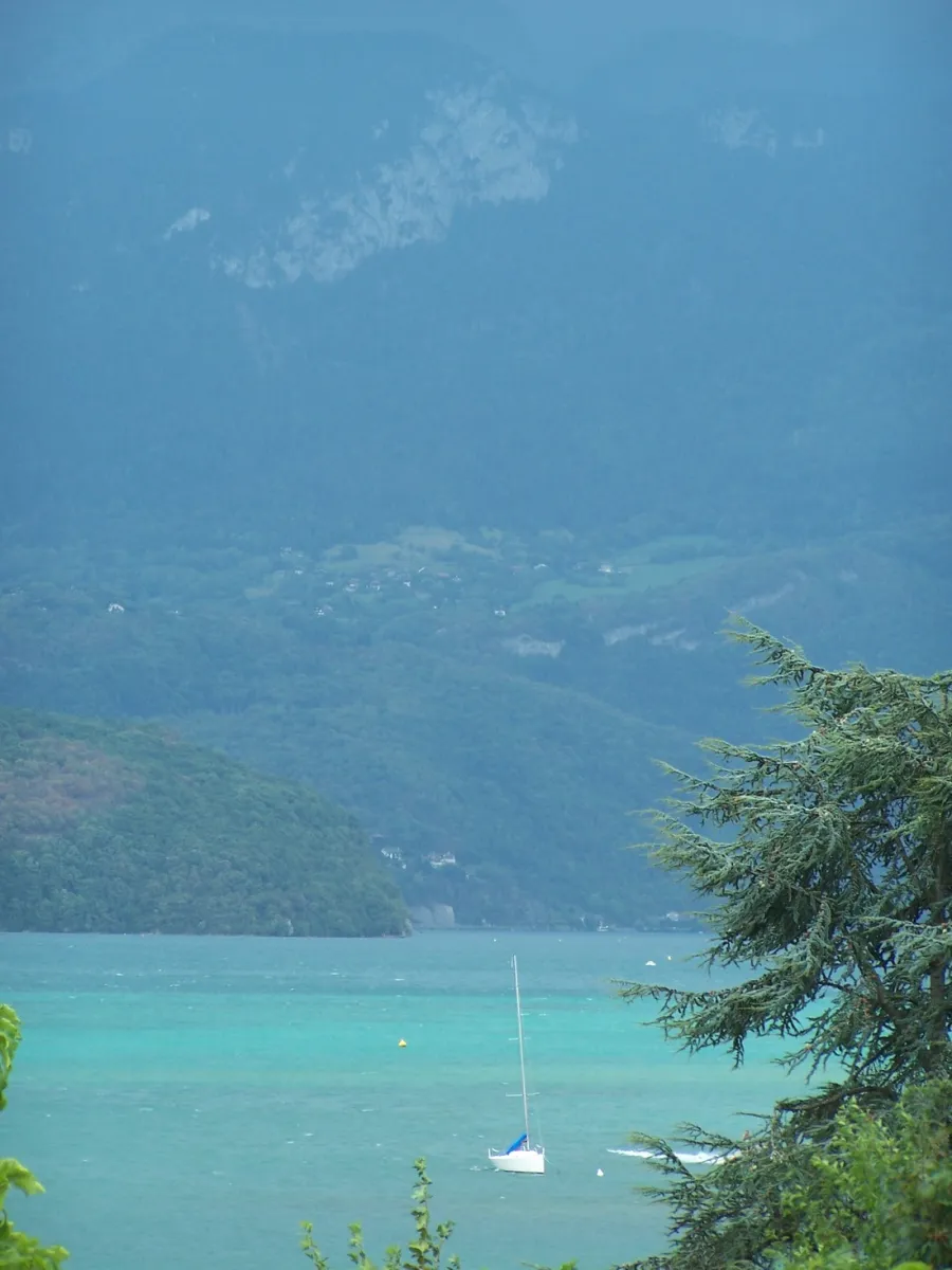 au-coeur-du-lac-sevrier-haute-savoie-w6vhl