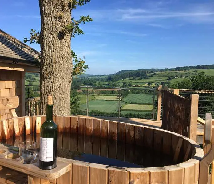 oaklands-glamping-and-treehouse-welshpool-17ene