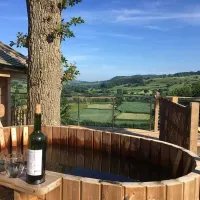 oaklands-glamping-and-treehouse-welshpool-17ene