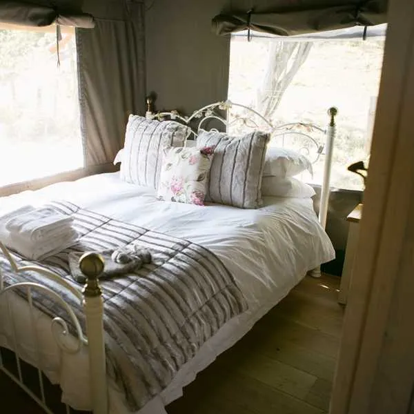 oaklands-glamping-and-treehouse-welshpool-7eozy