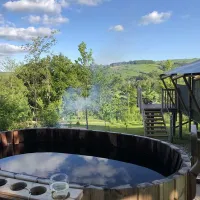 oaklands-glamping-and-treehouse-welshpool-bh7ls