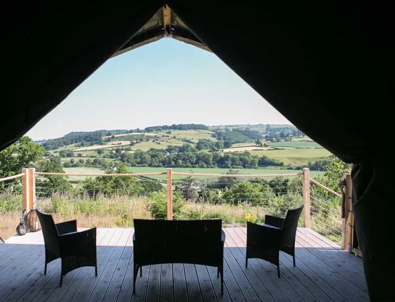 oaklands-glamping-and-treehouse-welshpool-bsaxn