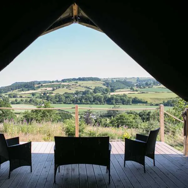 oaklands-glamping-and-treehouse-welshpool-bsaxn