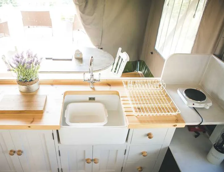 oaklands-glamping-and-treehouse-welshpool-dree3