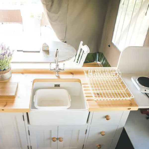 oaklands-glamping-and-treehouse-welshpool-dree3