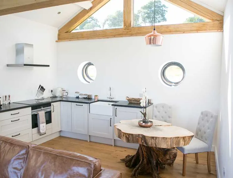 oaklands-glamping-and-treehouse-welshpool-ge1hi