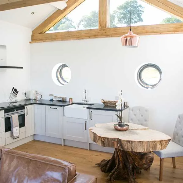 oaklands-glamping-and-treehouse-welshpool-ge1hi