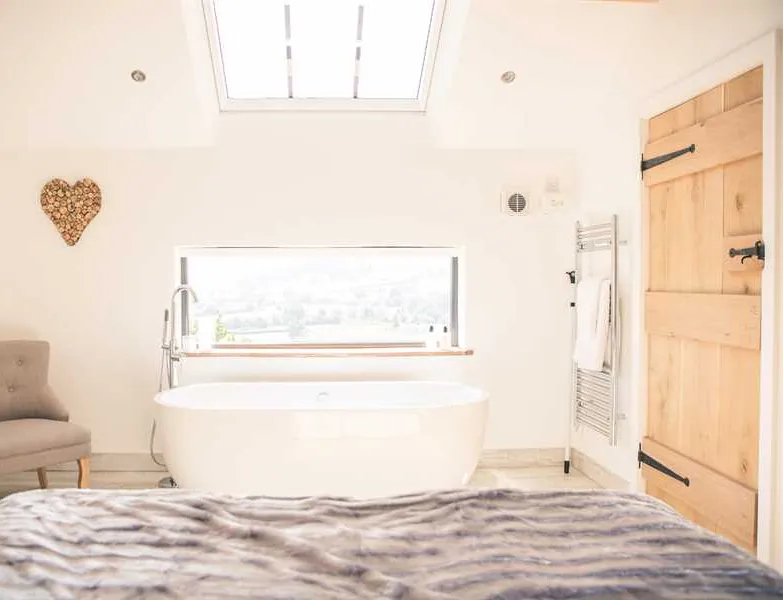 oaklands-glamping-and-treehouse-welshpool-hesnc