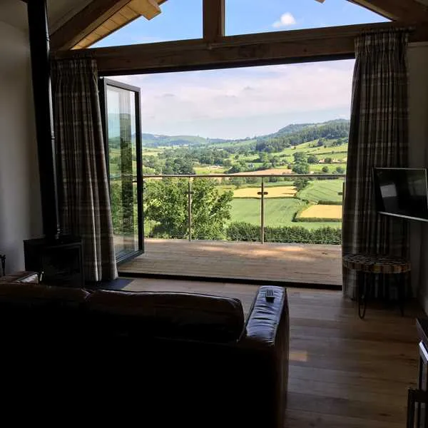oaklands-glamping-and-treehouse-welshpool-yvegh