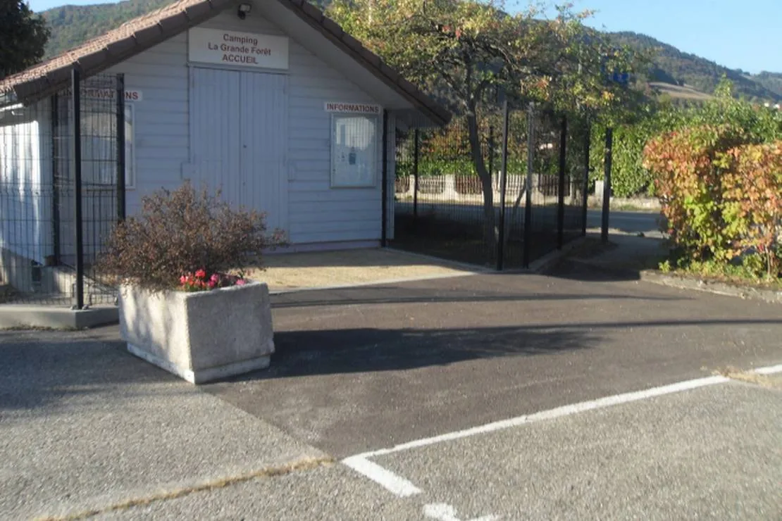 camping-municipal-de-la-grande-foret-st-etienne-de-crossey-pqtgf