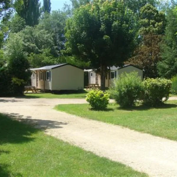 les-cascades-st-cybranet-dordogne-7tpxt