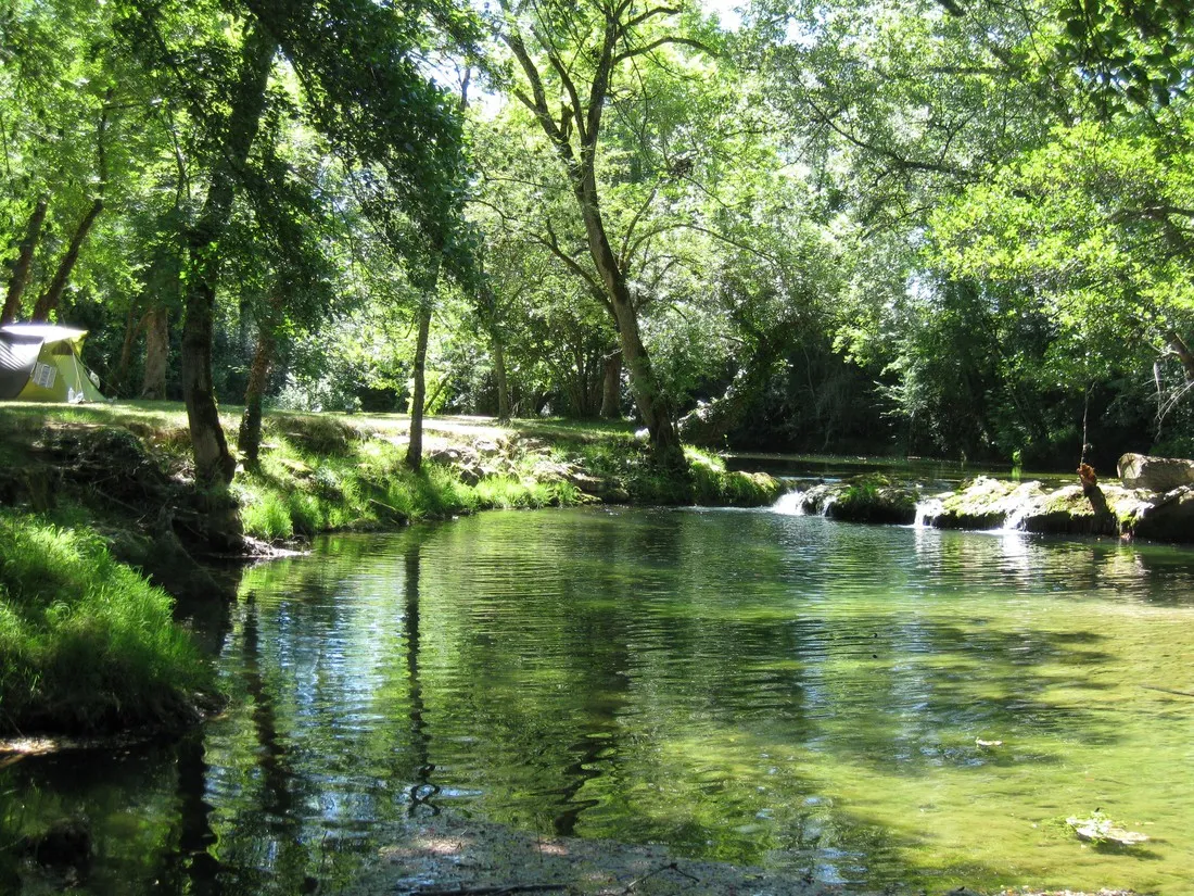 les-cascades-st-cybranet-dordogne-ff0dz