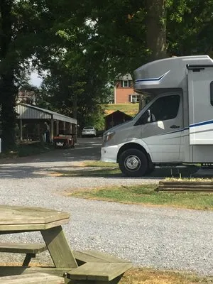 beacon-hill-camping-ronks-mrugc