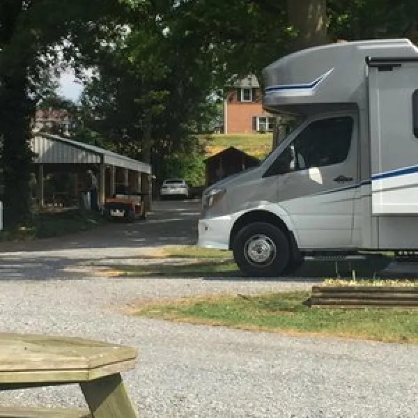 beacon-hill-camping-ronks-mrugc